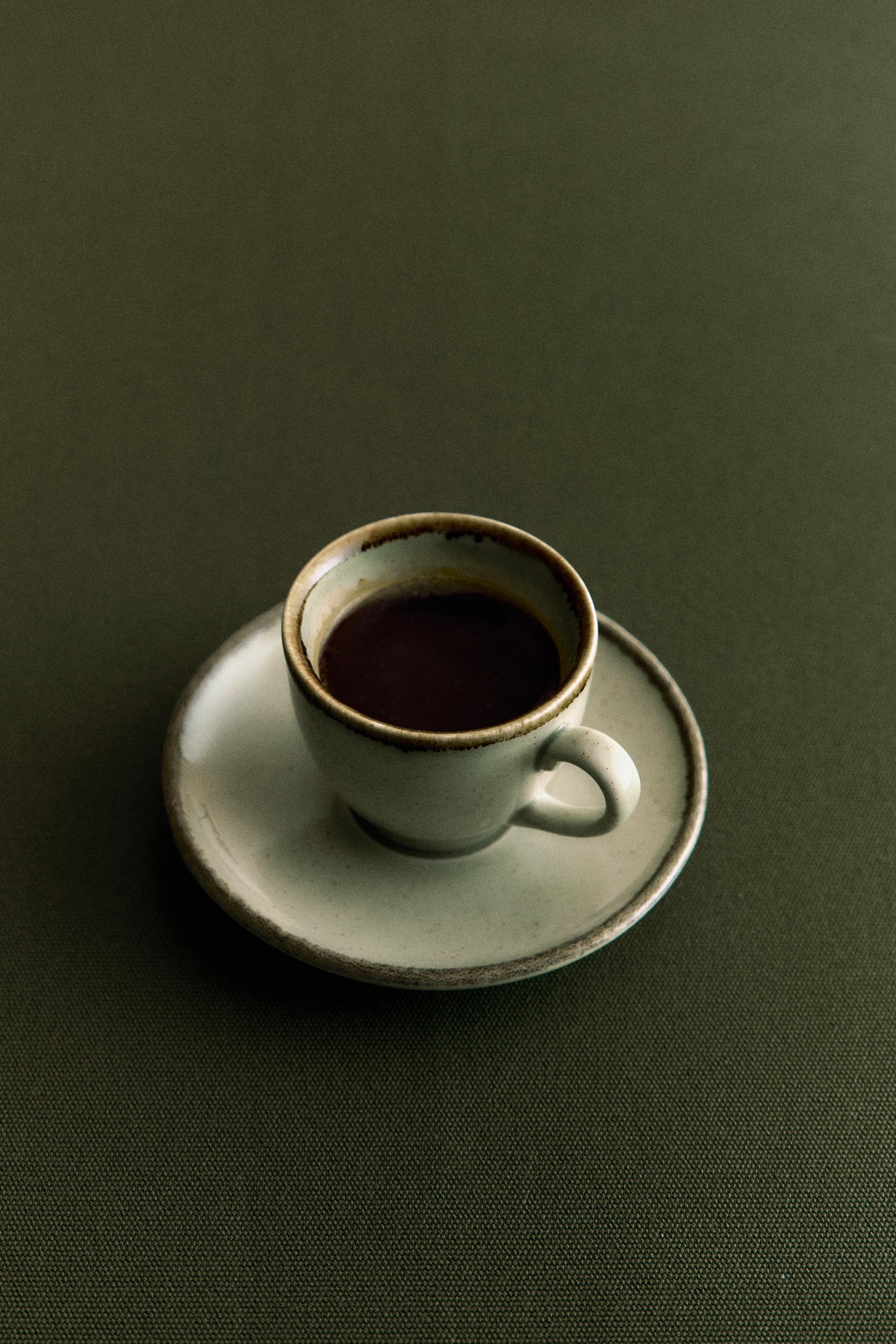 TASSE À THÉ PORCELAINE BORD EFFET ANTIQUE